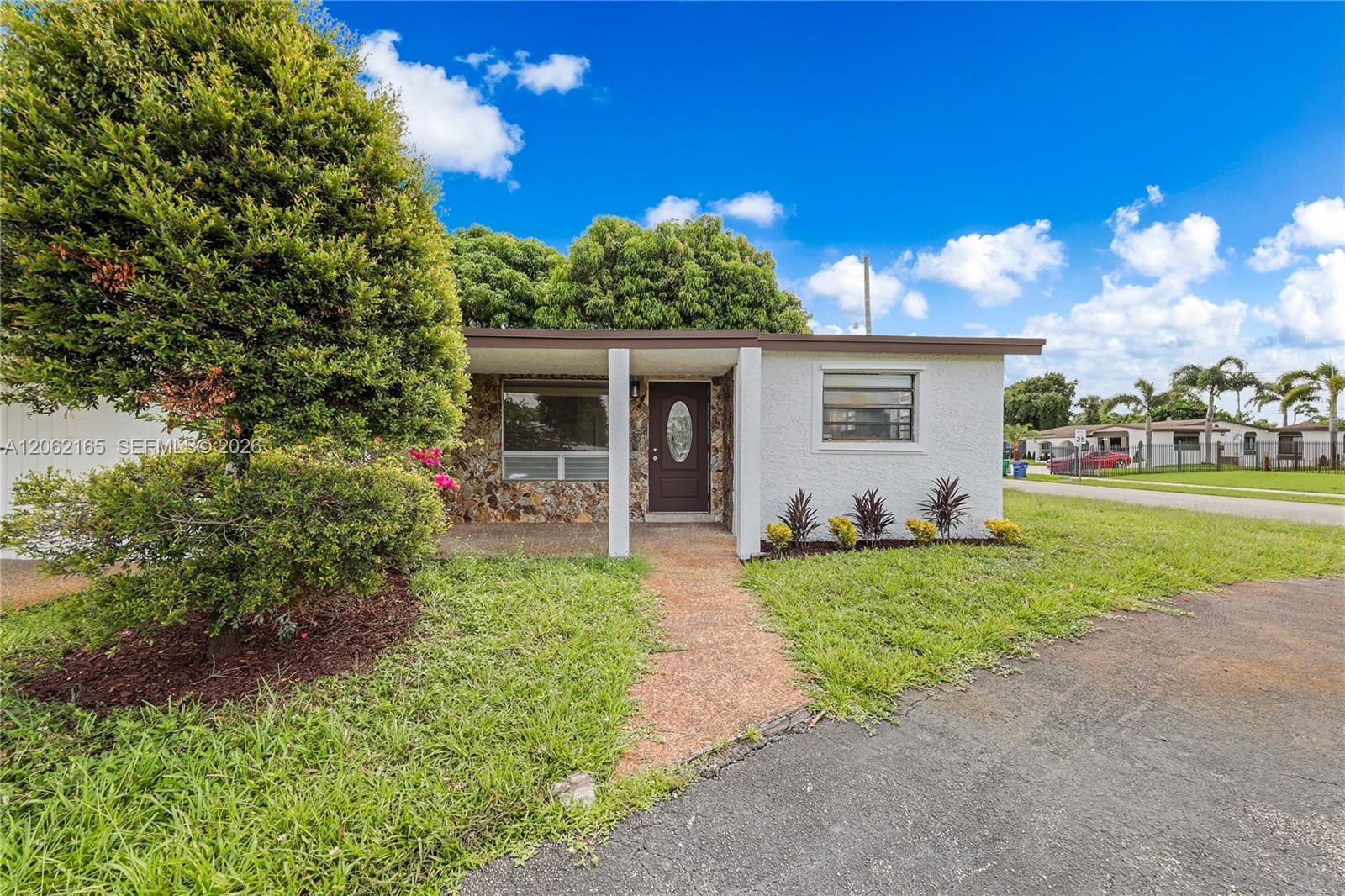 820 NW 38th Ave, Lauderhill FL 33311 photo 2