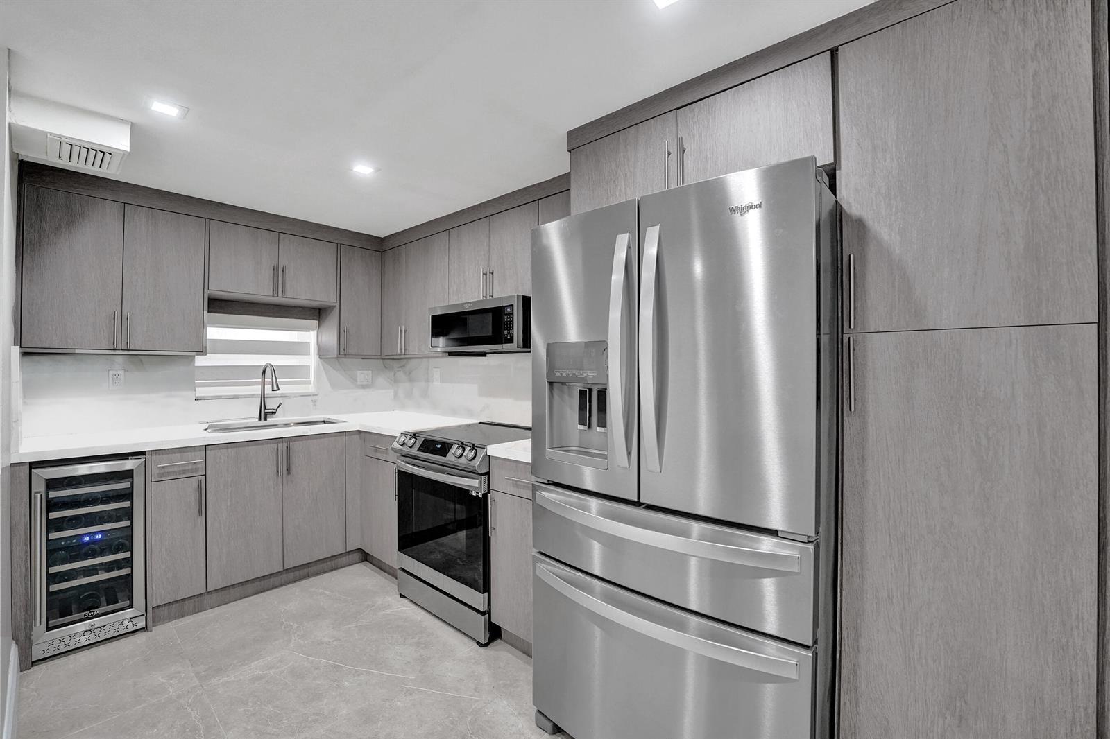 9410 N Hollybrook Lake Drive # 201, Pembroke Pines FL 33025 photo 2