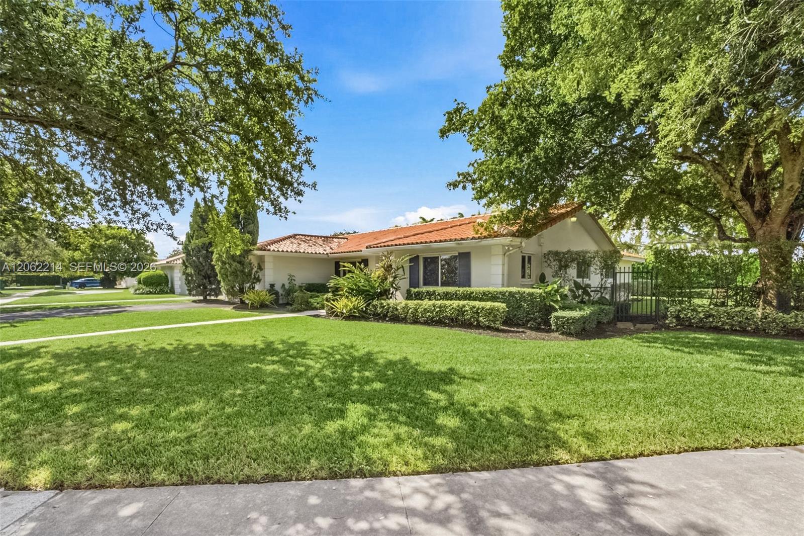8530 SW 81st Ln, Miami FL 33143 photo 2