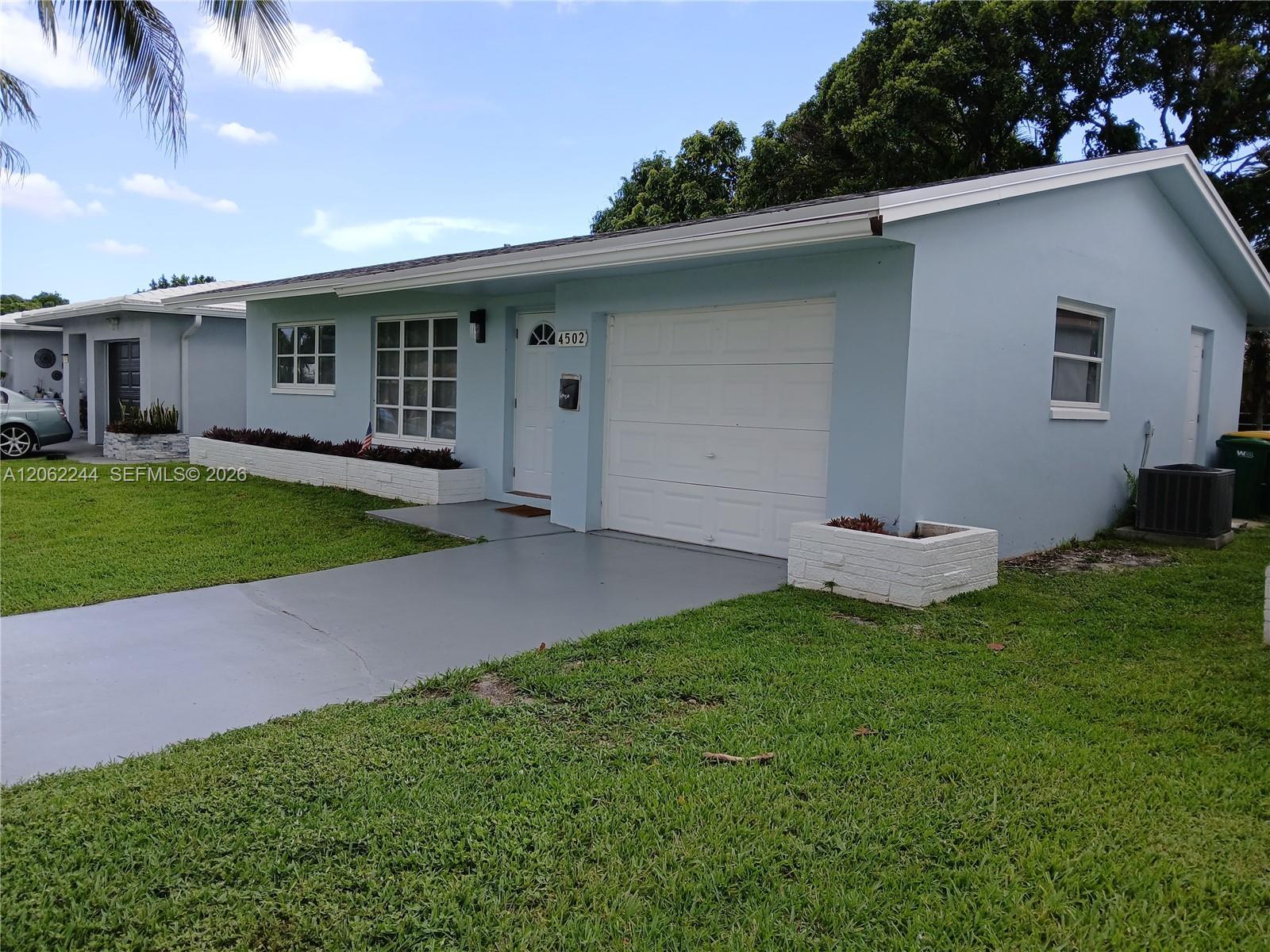 4502 NW 46 St, Tamarac FL 33319 photo 2