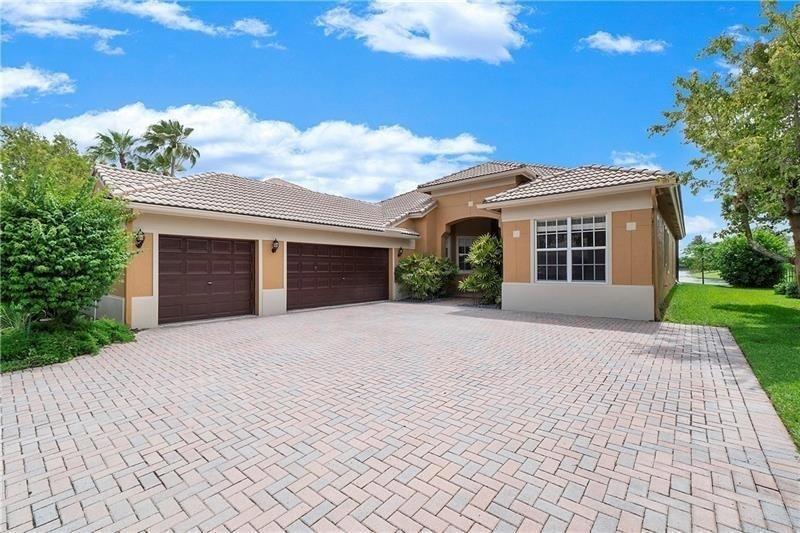 7008 NW 111TH Terrace, Parkland FL 33076 photo 2
