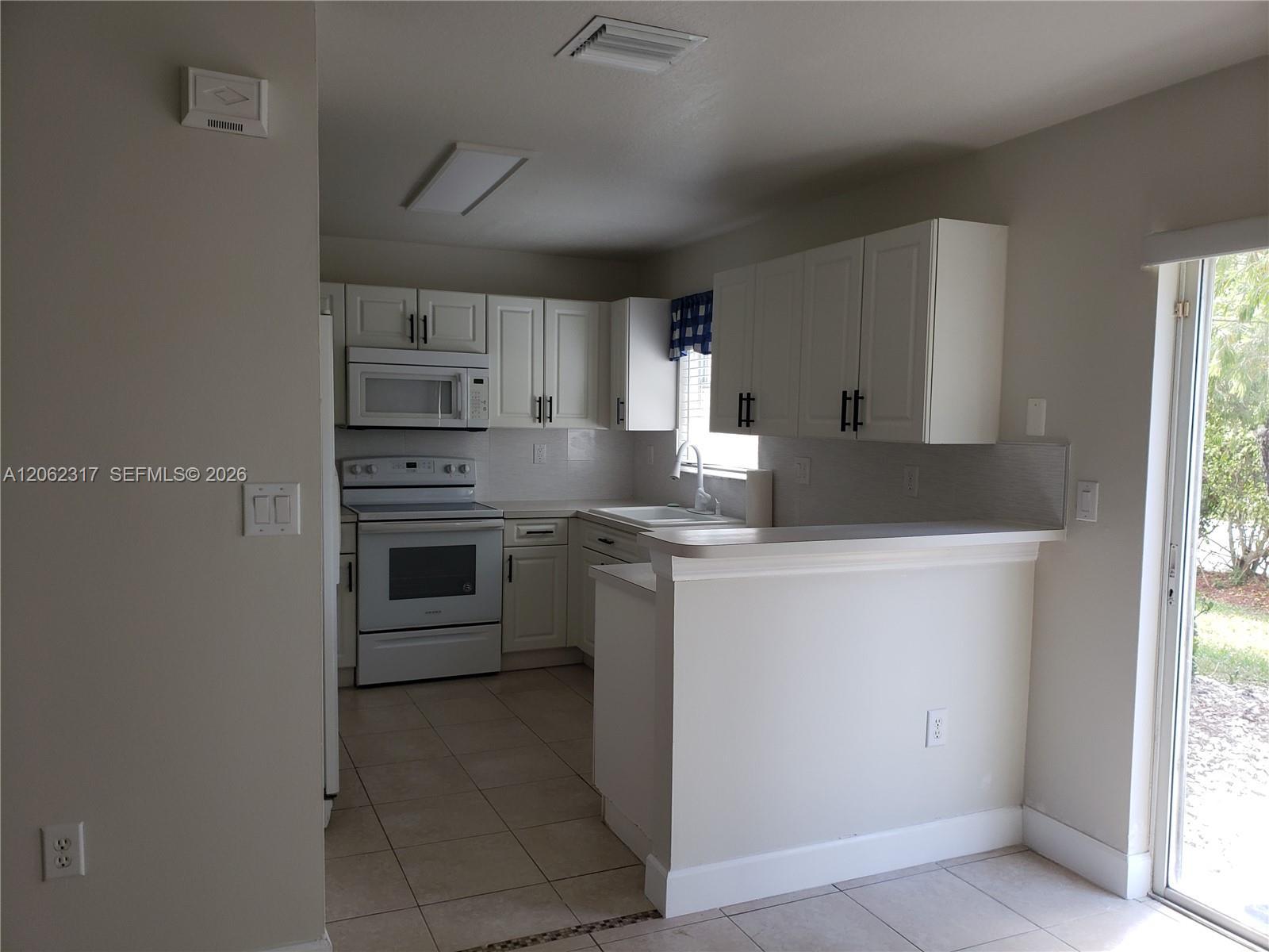Pembroke Pines, FL 33028 photo 3