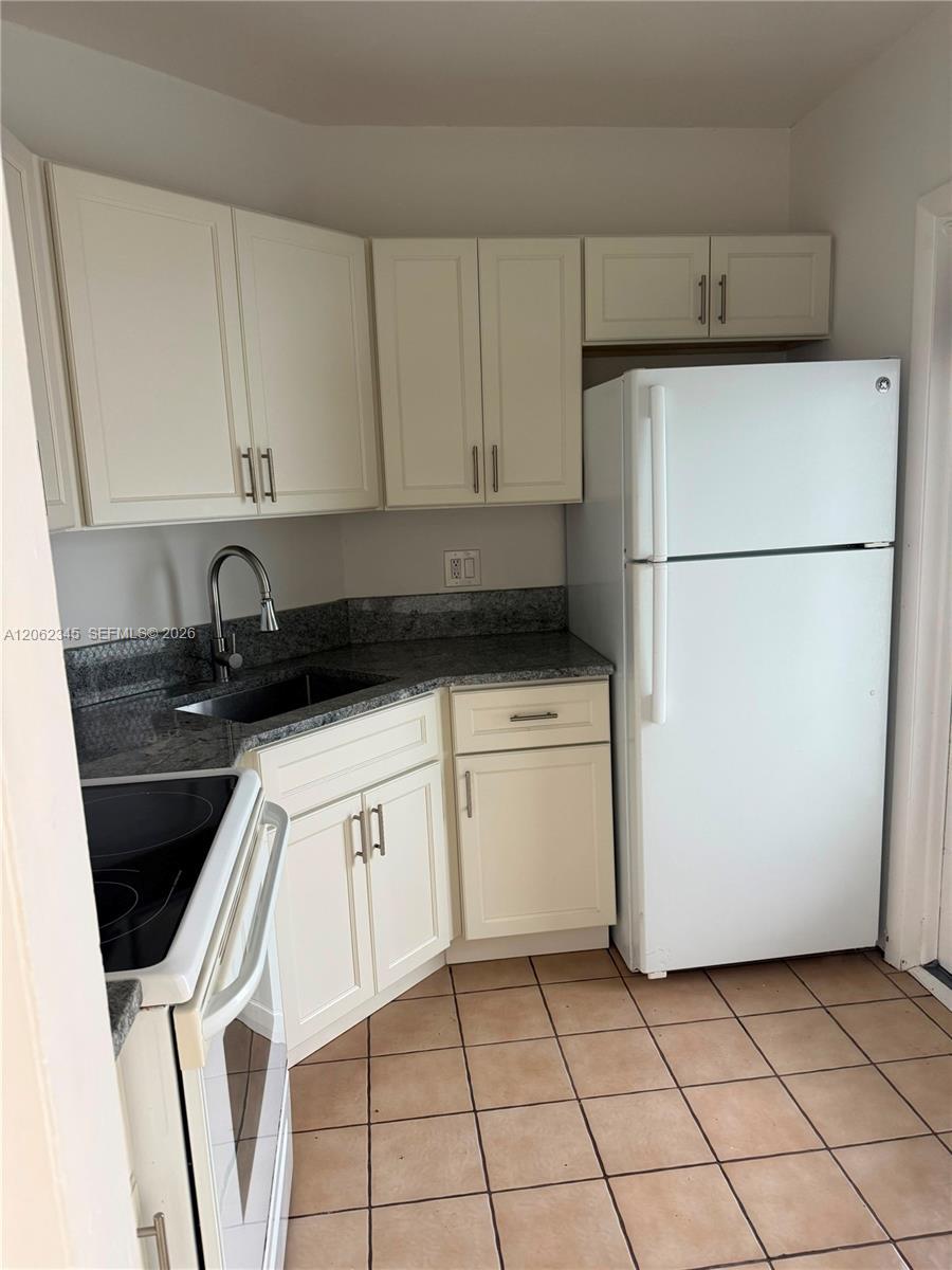 1021 Crystal Lake Dr # 304, Deerfield Beach FL 33064 photo 4