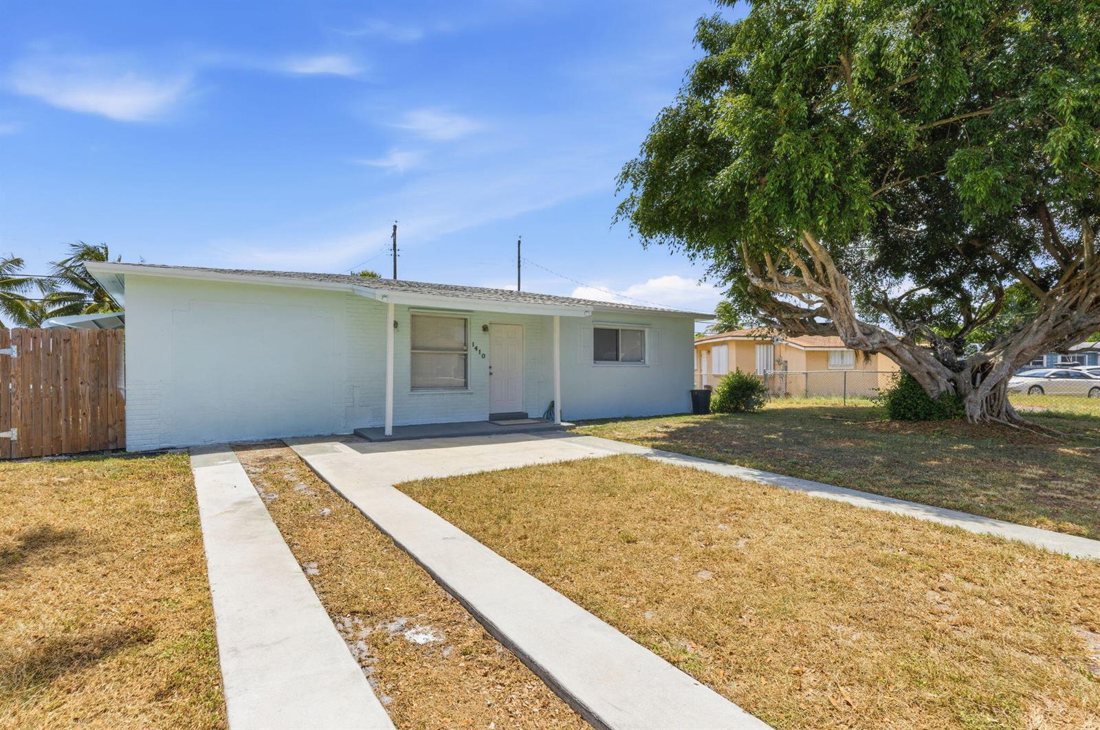 1410 NW 1st Court, Boynton Beach FL 33435 photo 2