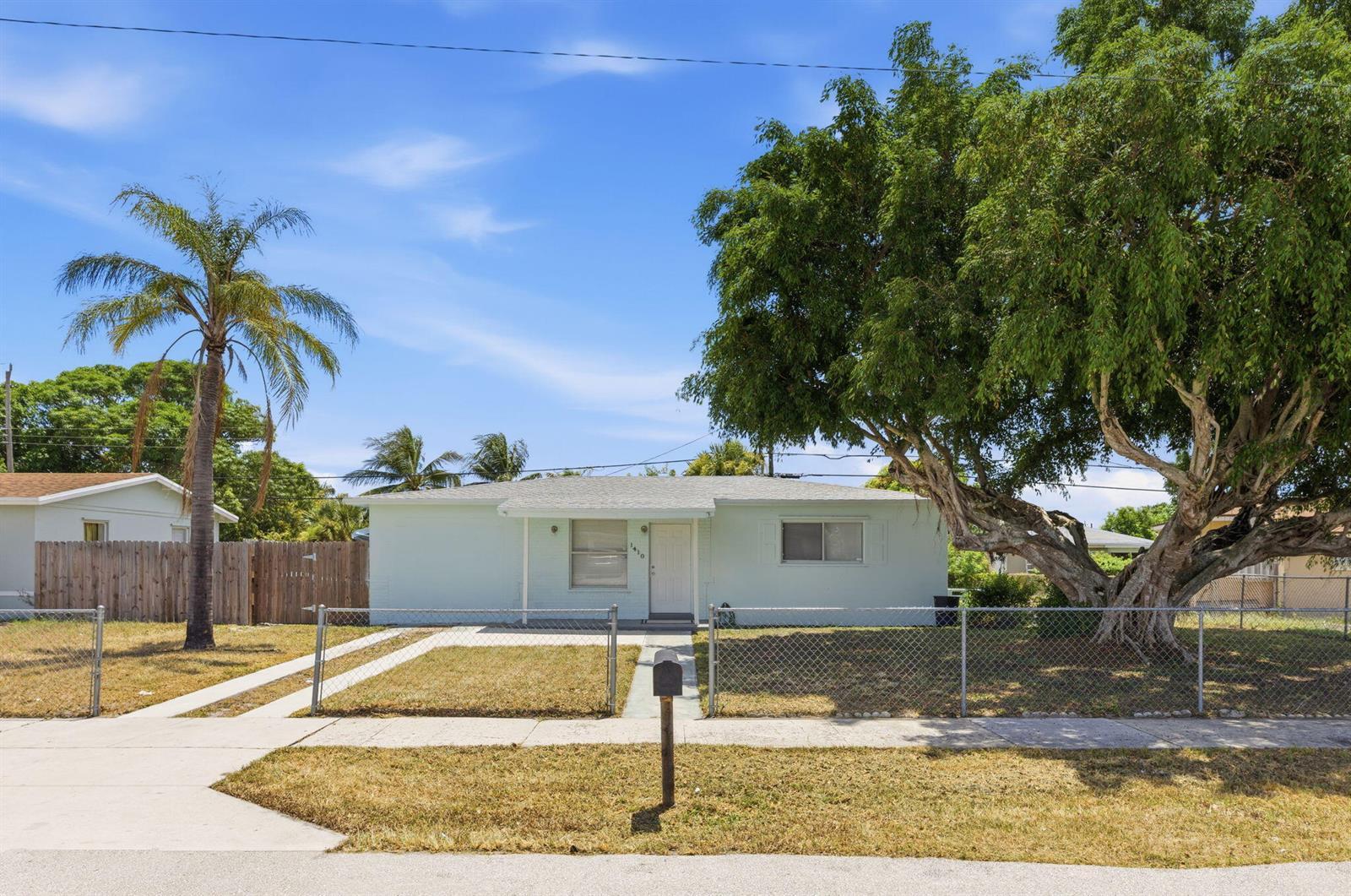 1410 NW 1st Court, Boynton Beach FL 33435