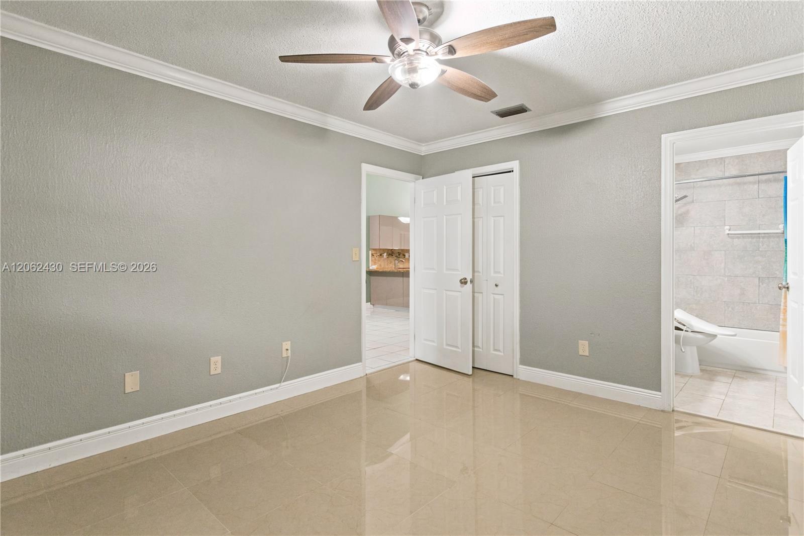 5471 W 27th Ct, Hialeah FL 33016 photo 4