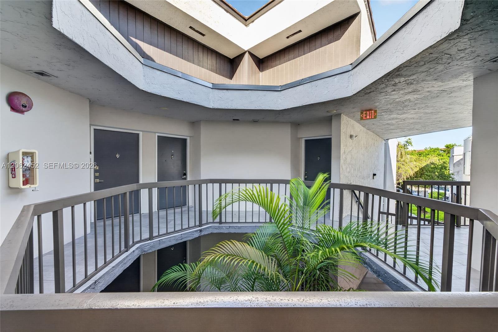 9429 Fontainebleau Blvd # 33, Miami FL 33172 photo 3