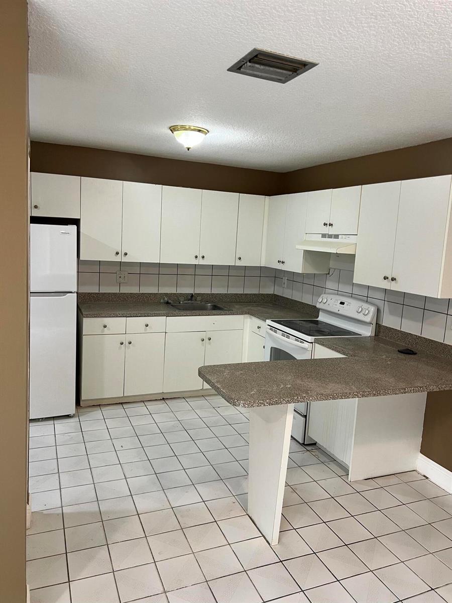 5335 NW 5th Street, Delray Beach FL 33445 photo 4