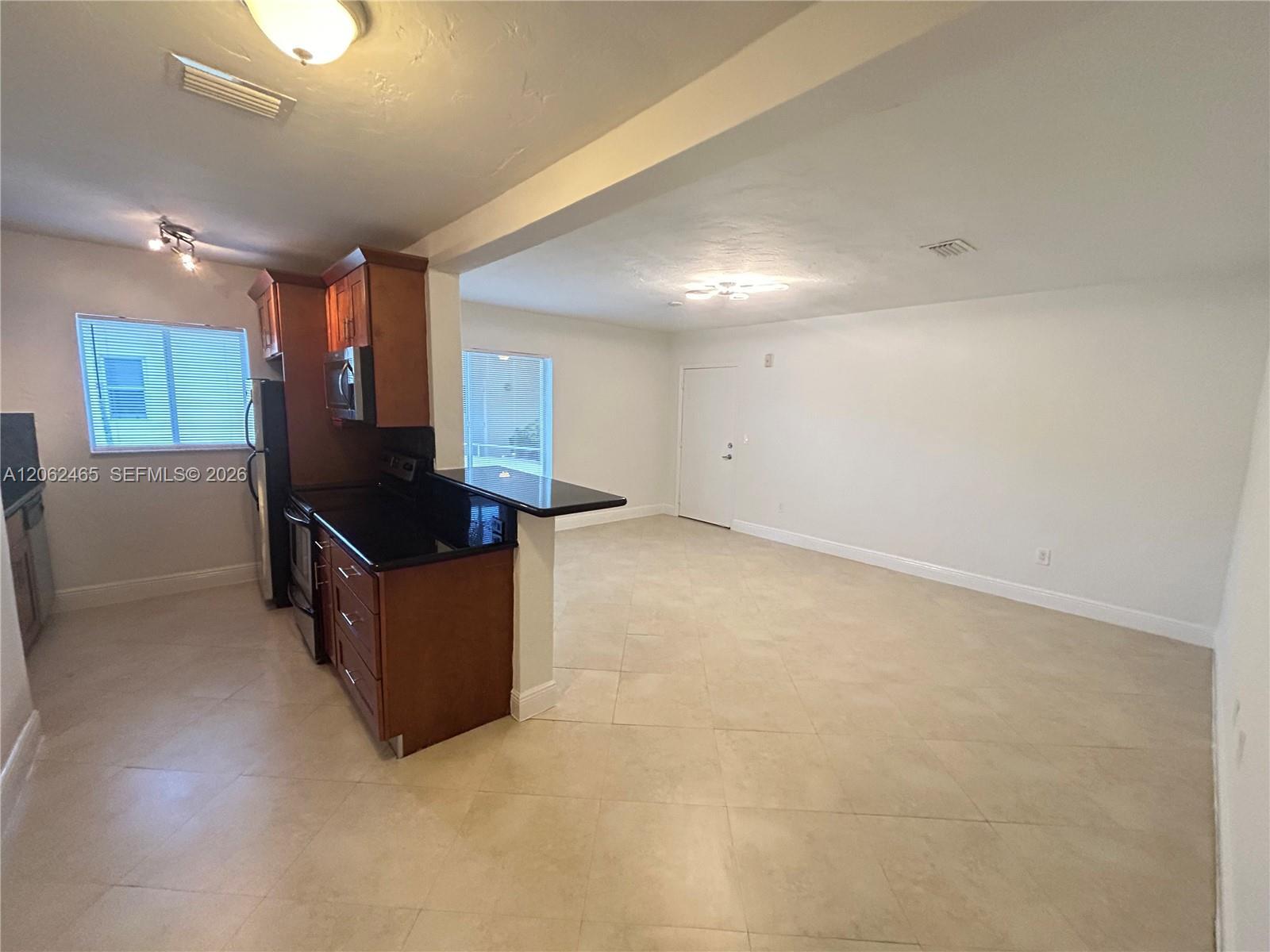 2880 PINE TREE DR # 10, Miami Beach FL 33140 photo 4