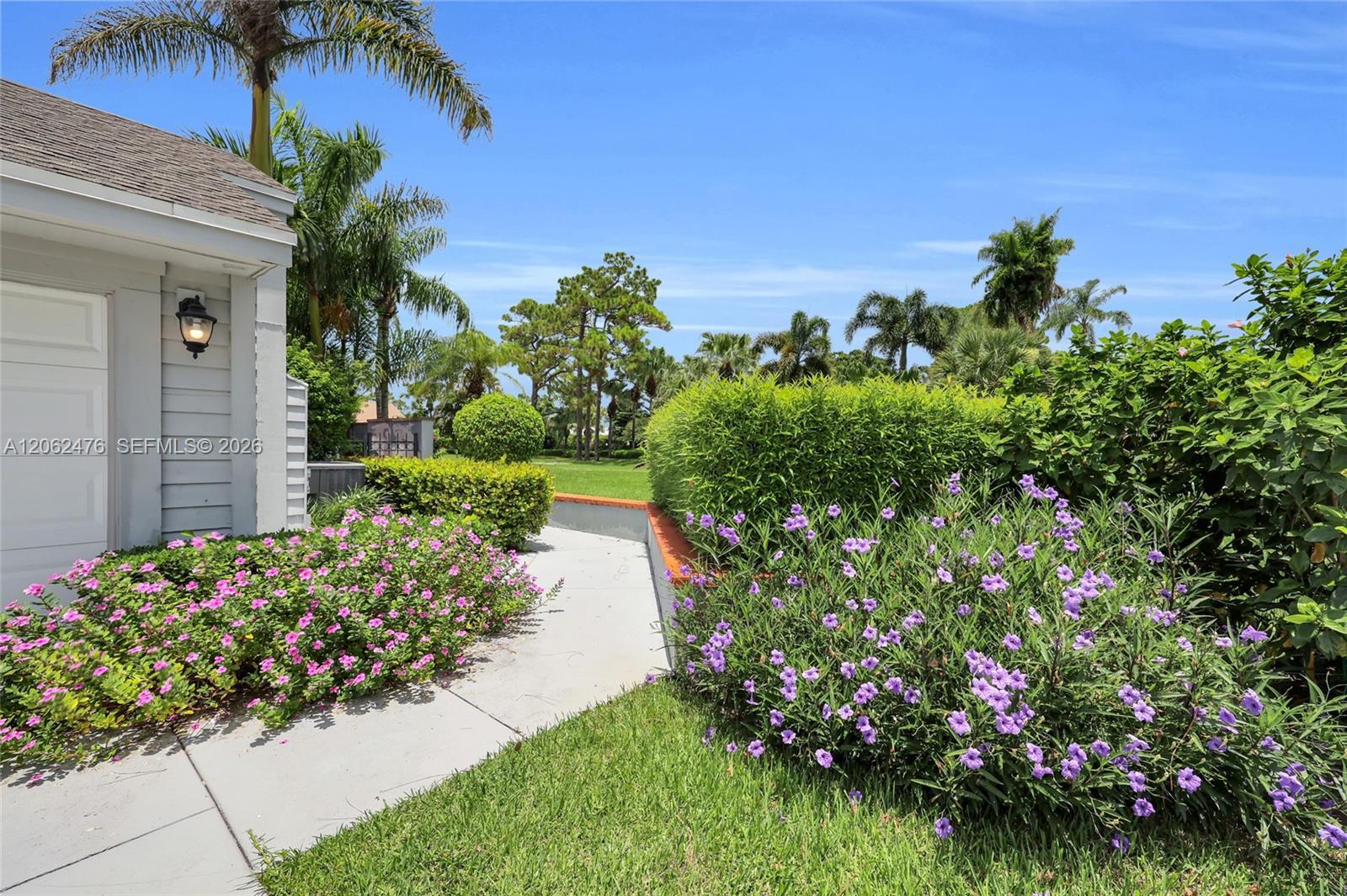 6879 Palm Grove Ct, Palm Beach Gardens FL 33418 photo 2