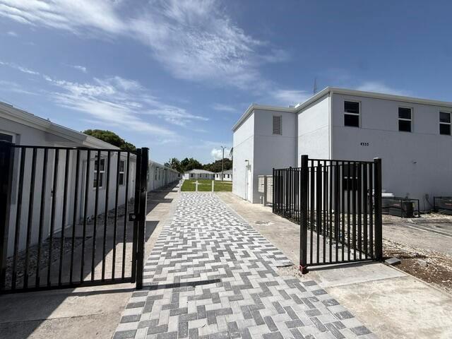 4393 Windsor Avenue # 18, West Palm Beach FL 33407 photo 2