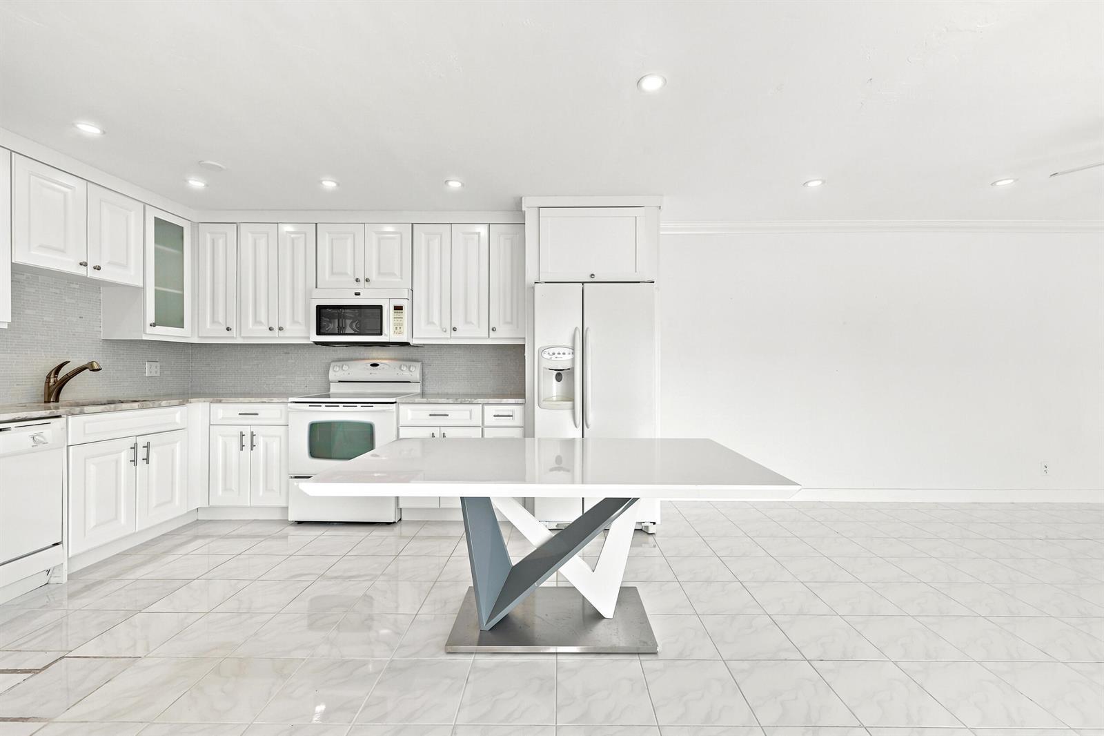 126 WEST Court, Royal Palm Beach FL 33411 photo 2