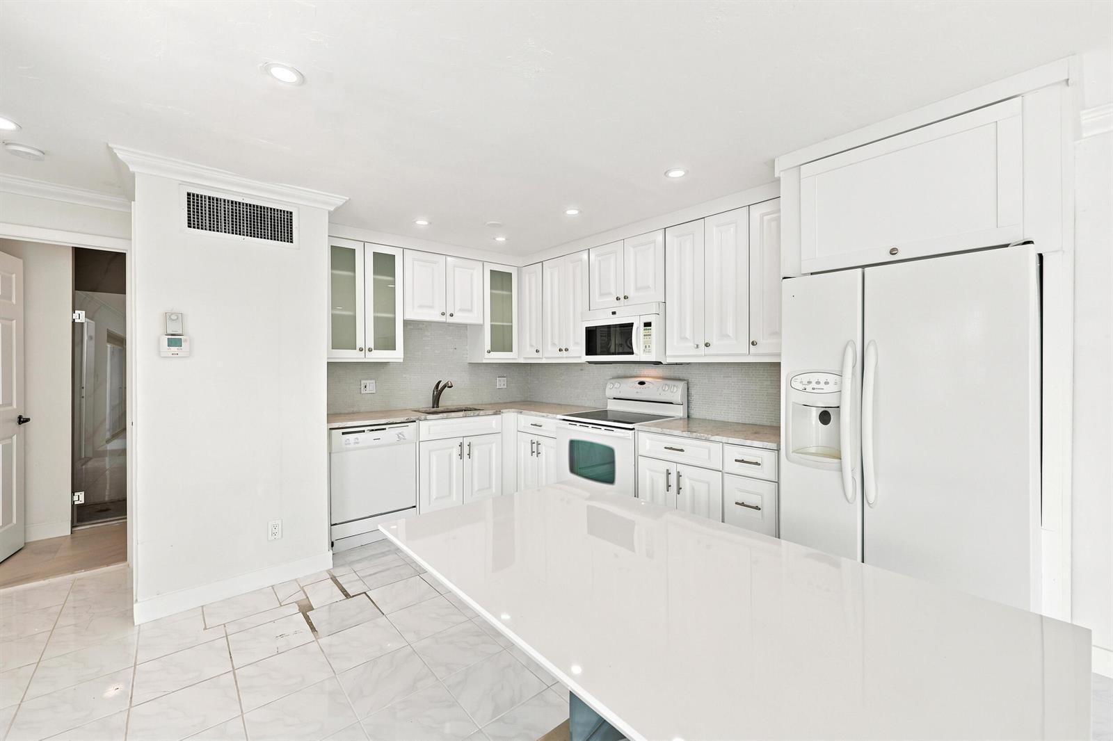 126 WEST Court, Royal Palm Beach FL 33411