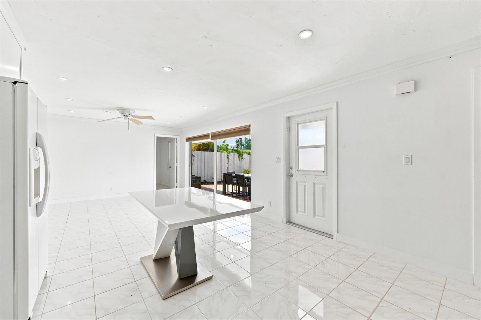 126 WEST Court, Royal Palm Beach FL 33411 photo 4