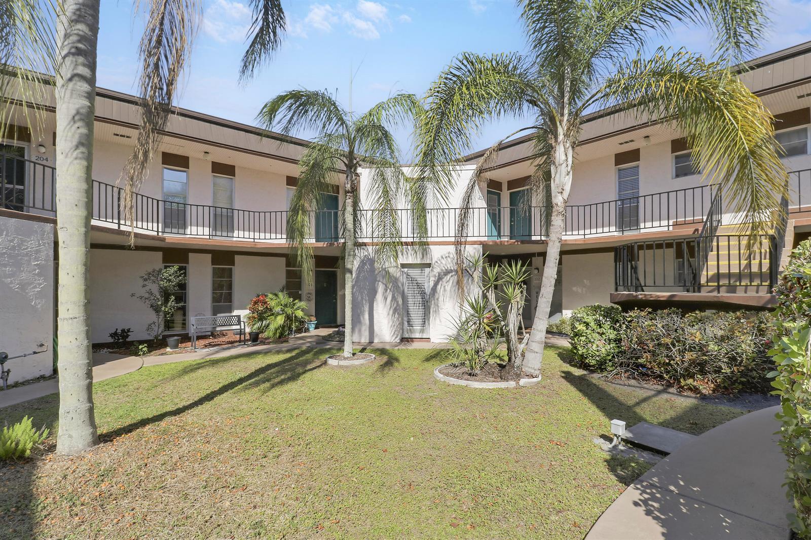 7 GREENWAY Village N # 202, Royal Palm Beach FL 33411 photo 2