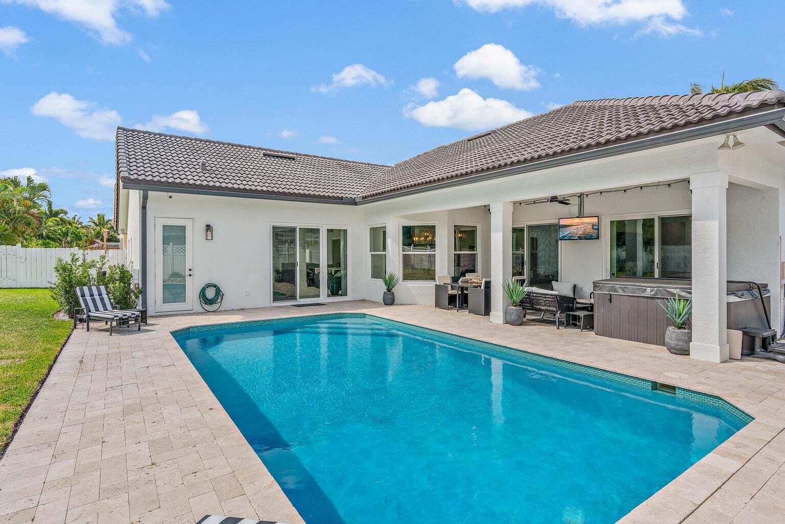 596 N Cypress Drive, Tequesta FL 33469 photo 2