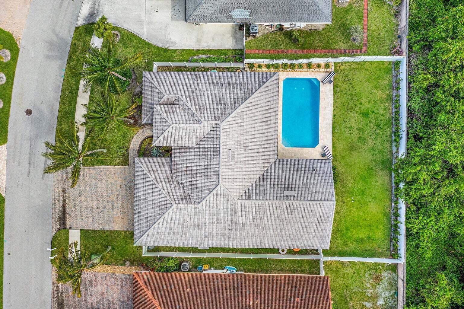 596 N Cypress Drive, Tequesta FL 33469 photo 4