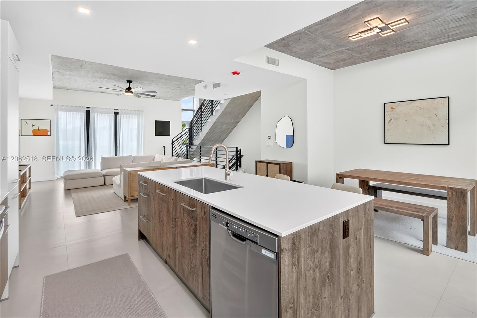 916 NE 4th St, Fort Lauderdale FL 33301 photo 2