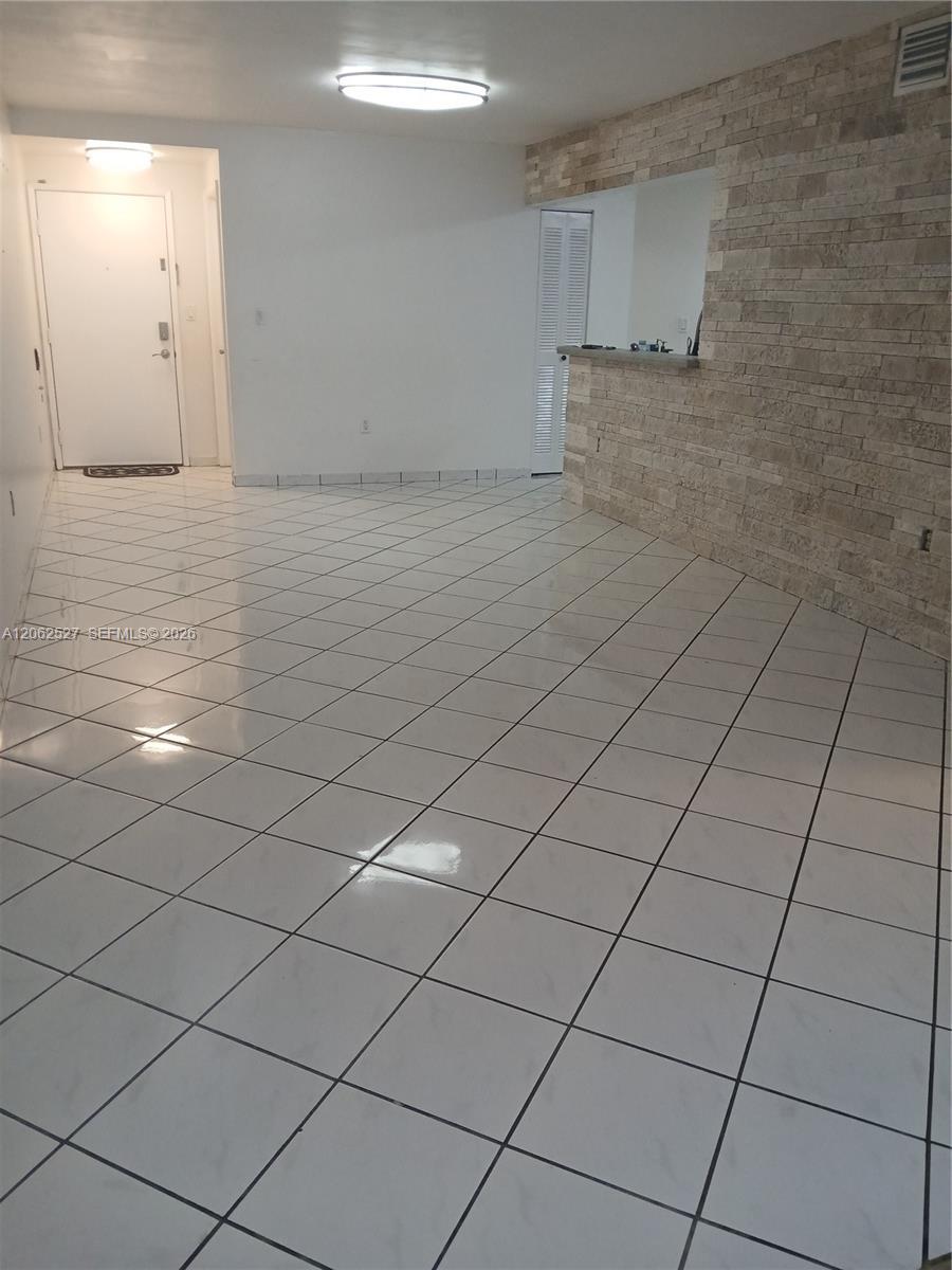 9403 Fontainebleau Blvd # 110, Miami FL 33172 photo 2