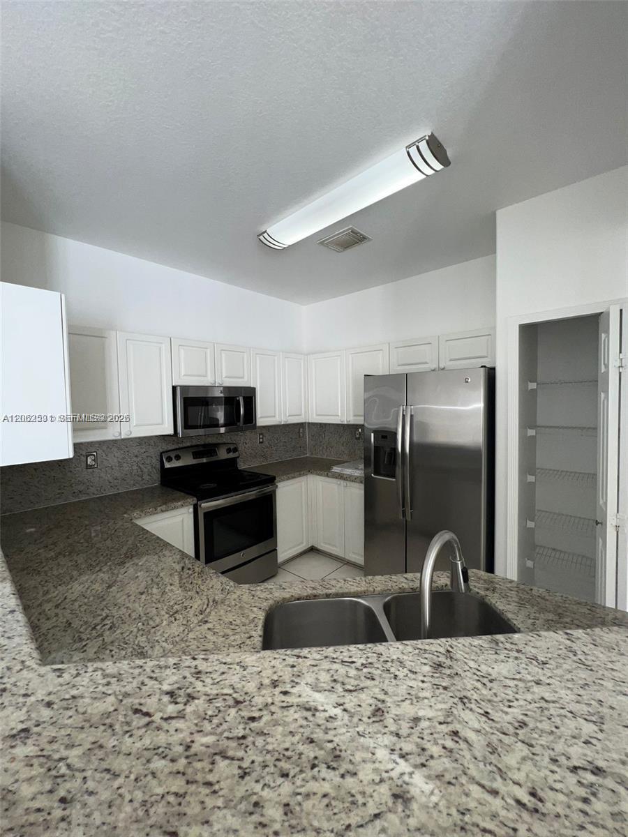 4847 NW 108th Ct, Doral FL 33178 photo 5