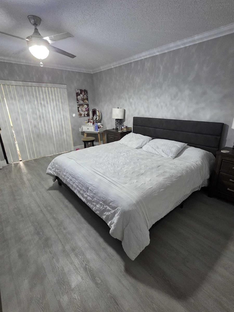 3703 Hertford Court, FL 33463 photo 4