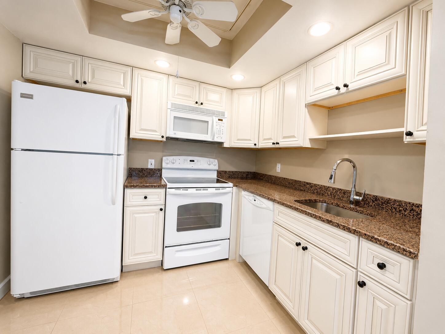 446 SAXONY J Way # 446, Delray Beach FL 33446 photo 4