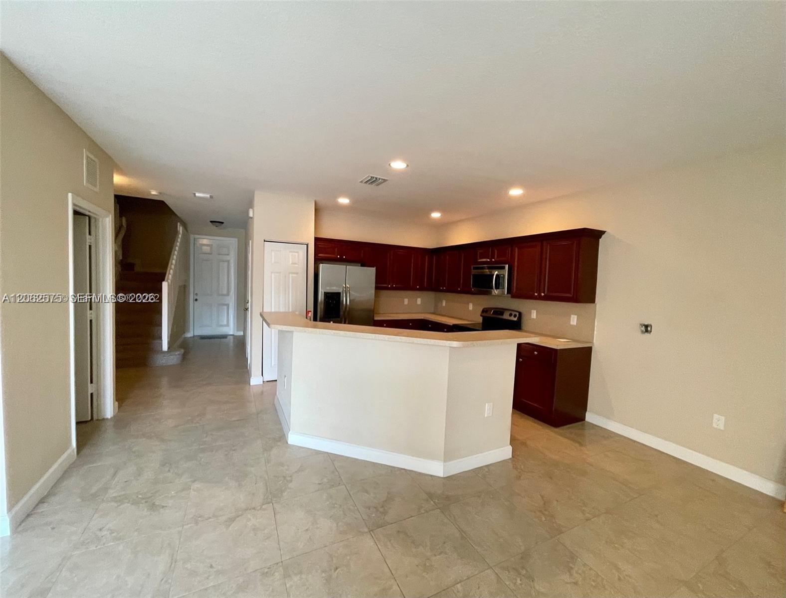 1015 NE 208th St, Miami FL 33179 photo 2