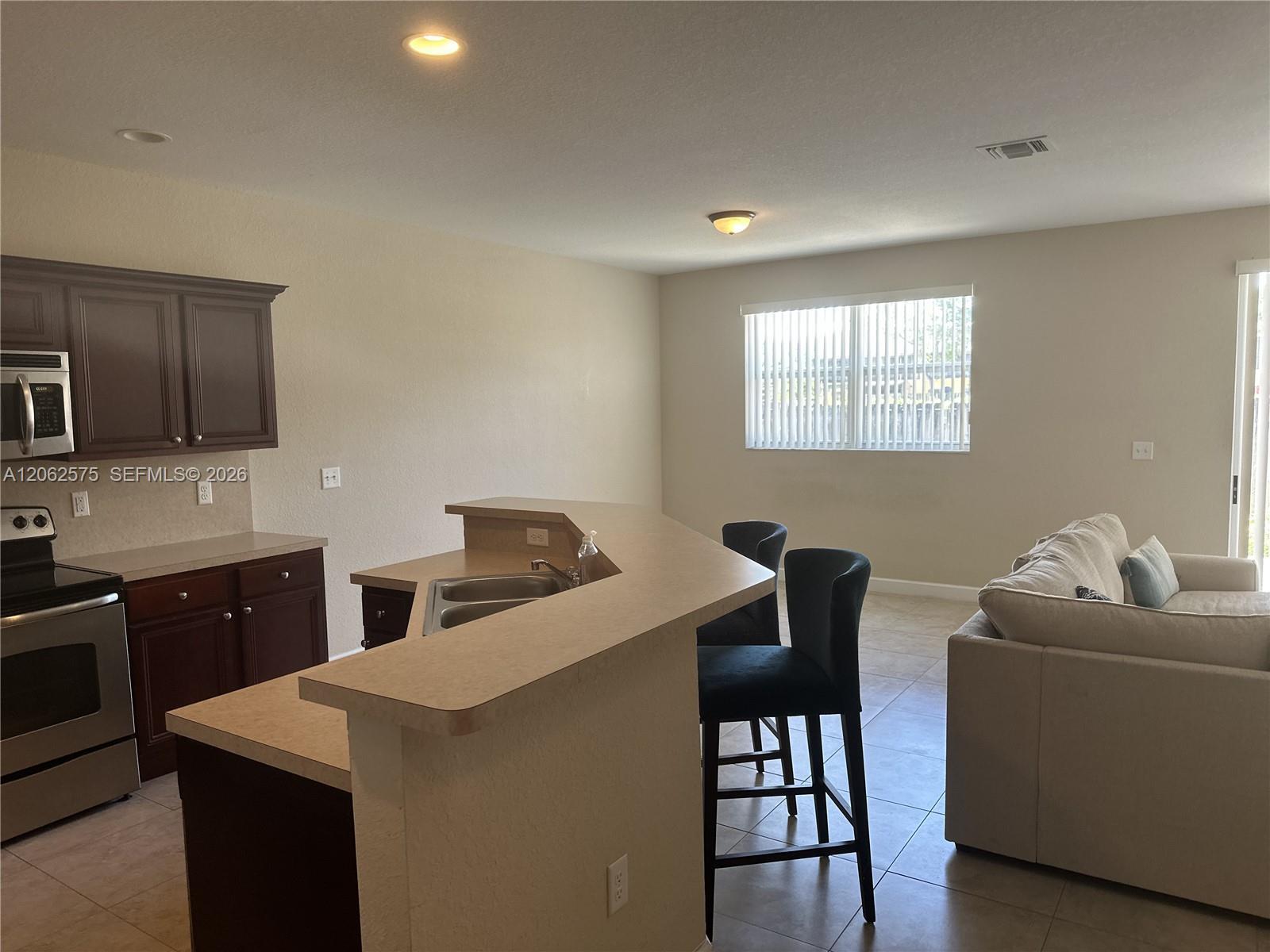 1015 NE 208th St, Miami FL 33179 photo 4