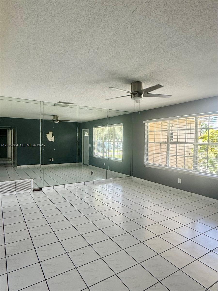 7710 NW 5th St, Pembroke Pines FL 33024 photo 2