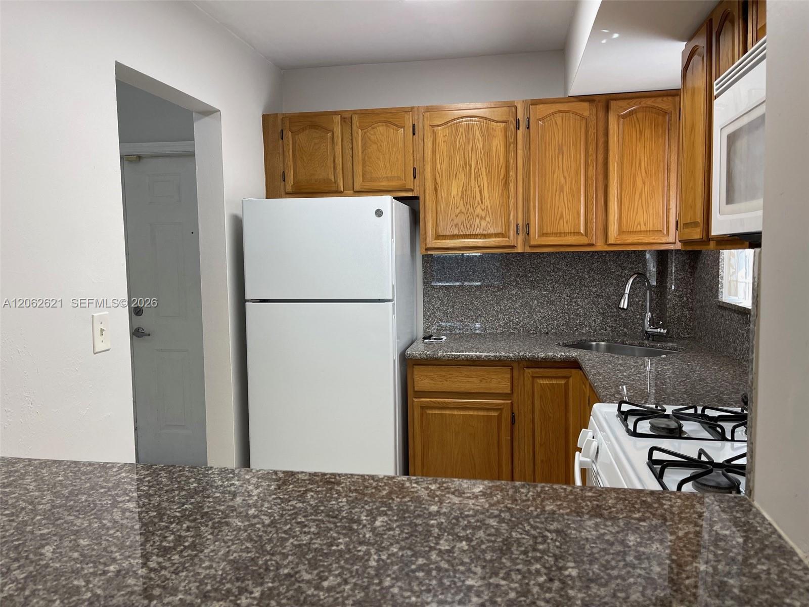 6703 N Kendall Dr # 404, Pinecrest FL 33156 photo 5