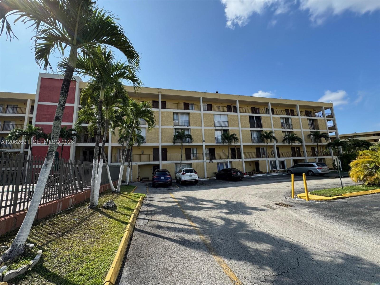 9240 Fontainebleau Blvd # 204, Miami FL 33172
