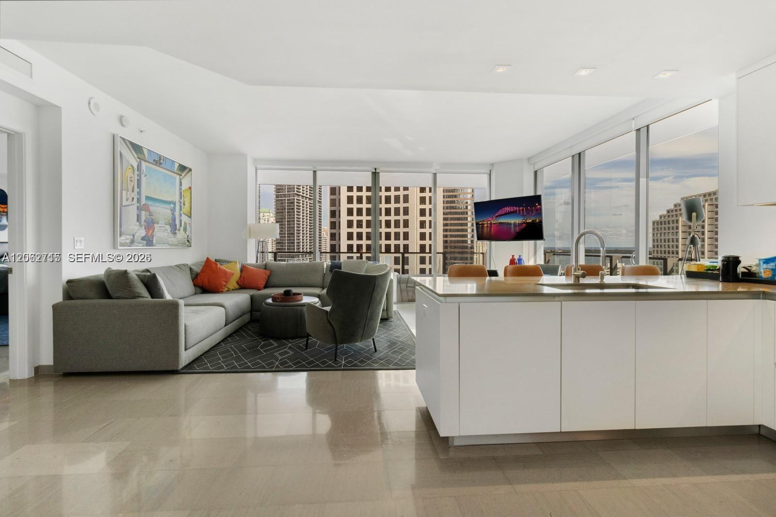 68 SE 6th St # 2101, Miami FL 33131 photo 4