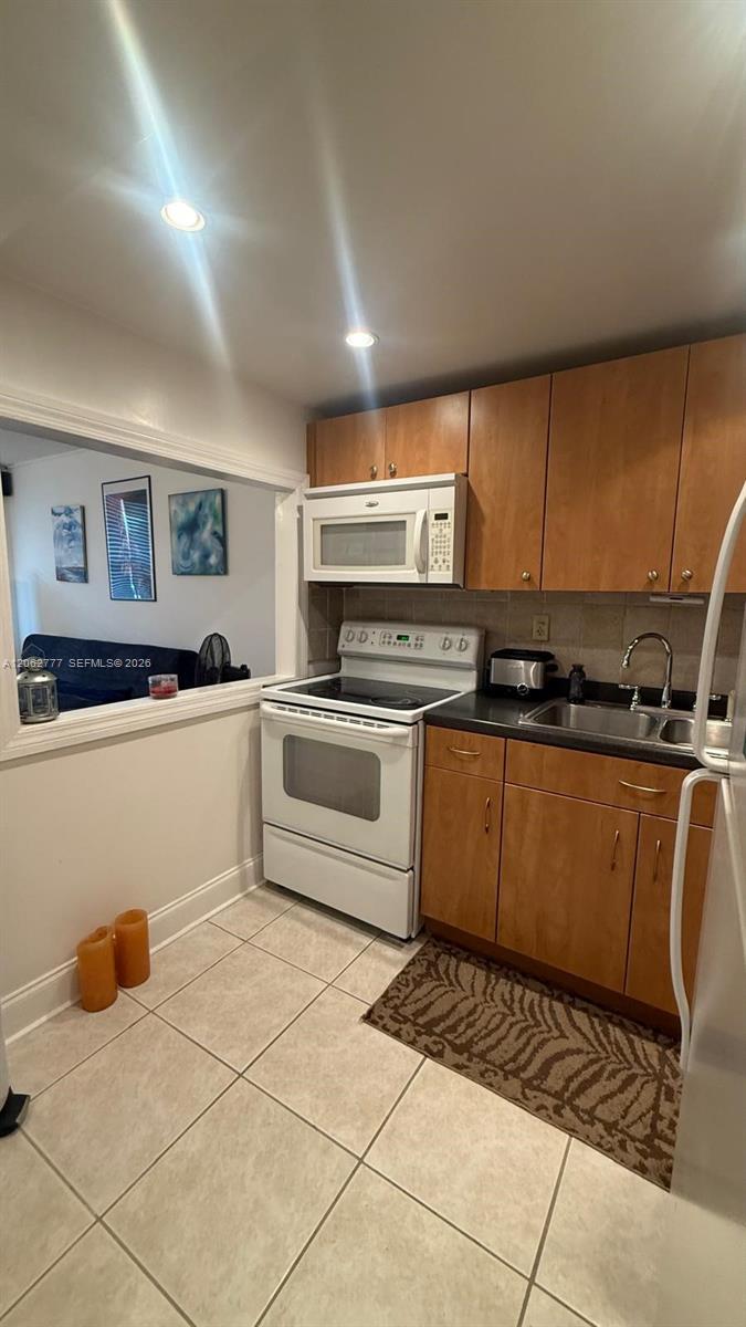 9081 Sunrise Lakes Blvd # 105, Sunrise FL 33322 photo 3