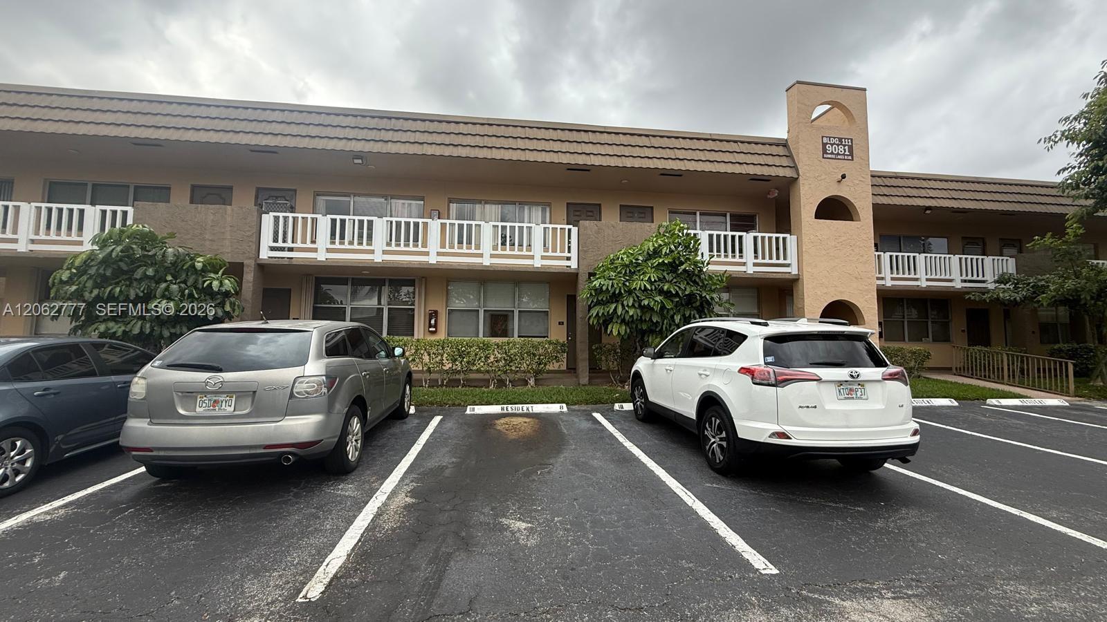 9081 Sunrise Lakes Blvd # 105, Sunrise FL 33322