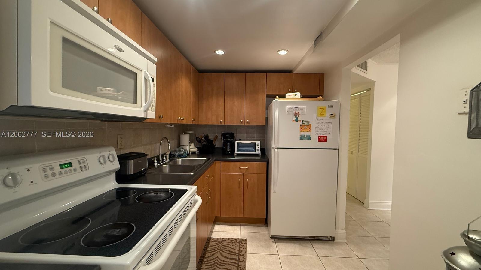 9081 Sunrise Lakes Blvd # 105, Sunrise FL 33322 photo 4