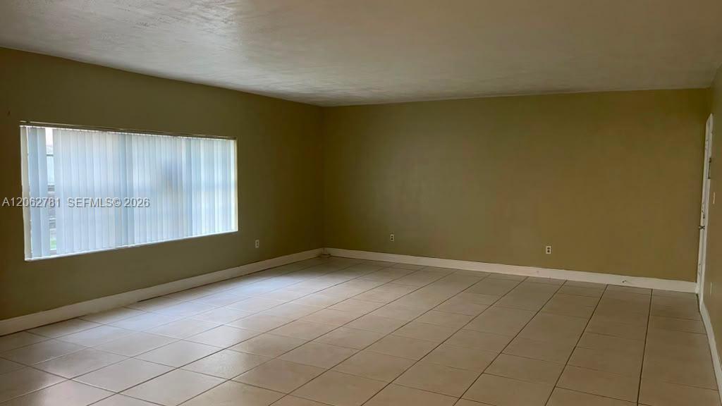 North Miami, FL 33181 photo 2
