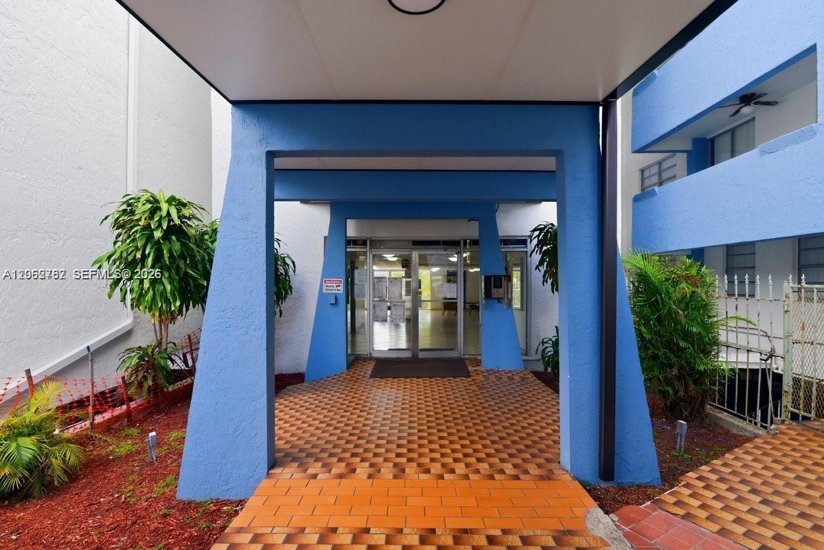 5050 NW 7th St, Miami FL 33126 photo 2