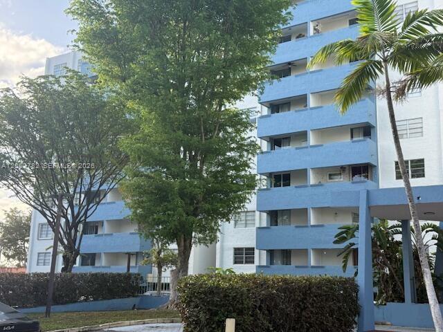 5050 NW 7th St, Miami FL 33126