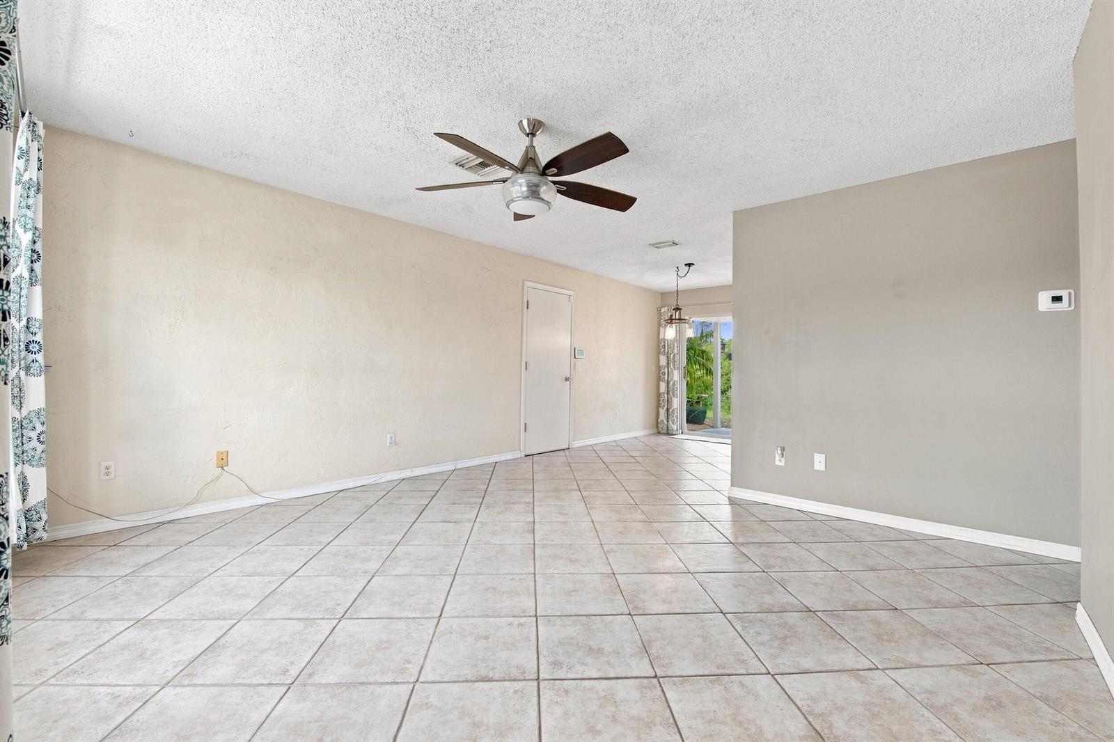 674 SW LAKEHURST Drive, Port St. Lucie FL 34983 photo 2