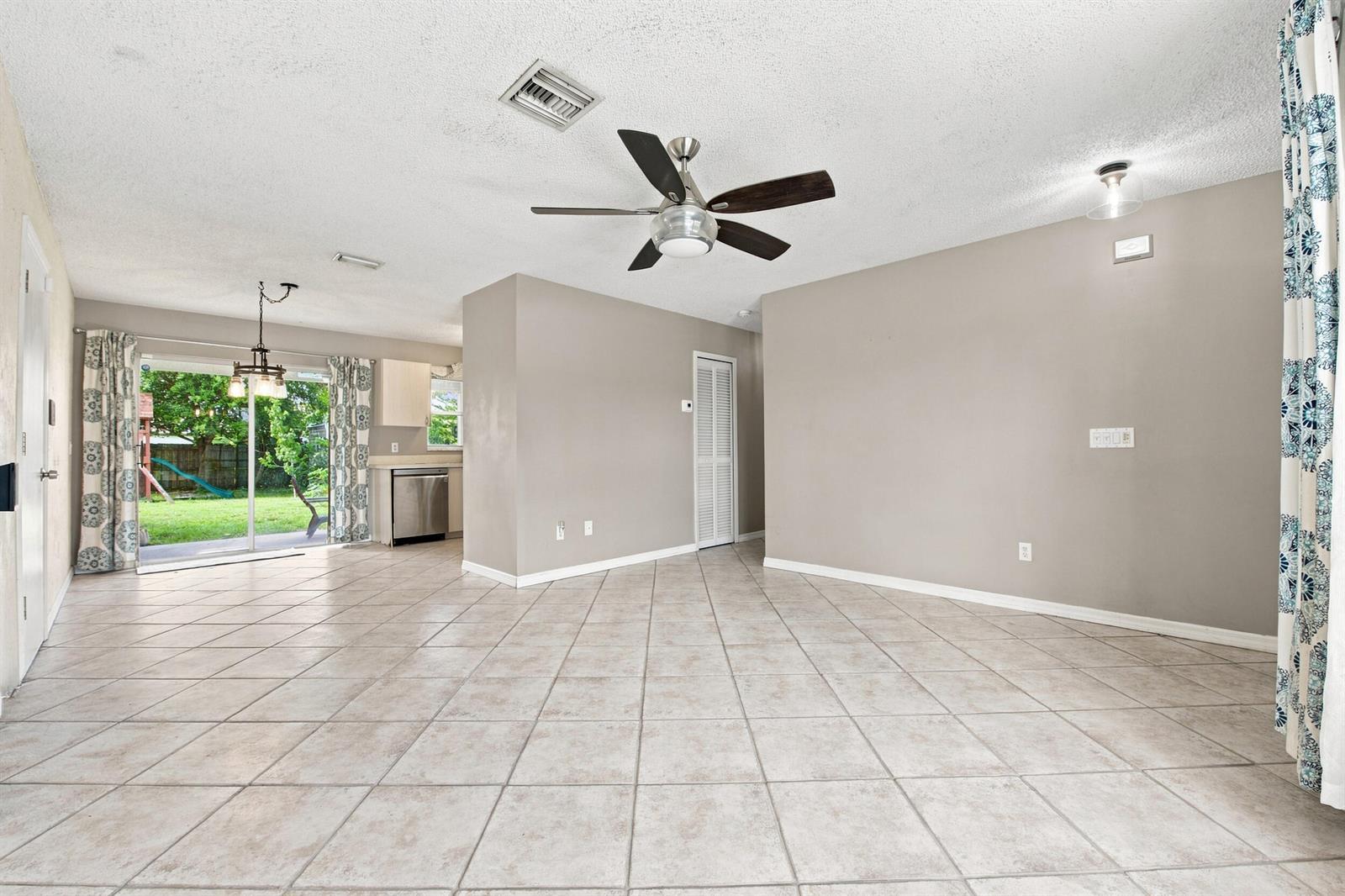 674 SW LAKEHURST Drive, Port St. Lucie FL 34983 photo 3