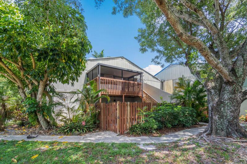 2 CROSSINGS Circle E, Boynton Beach FL 33435