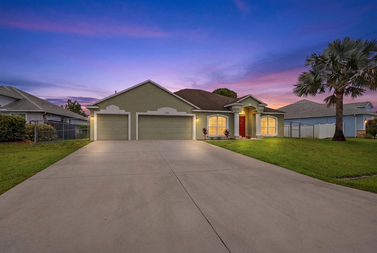 558 SW SOUTH QUICK Circle, Port St. Lucie FL 34953