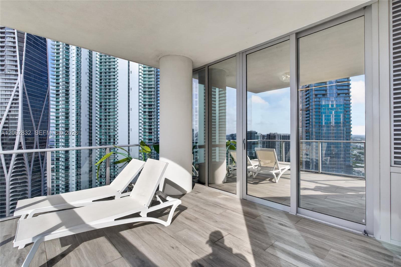 851 NE 1st Ave # 3201, Miami FL 33132 photo 2