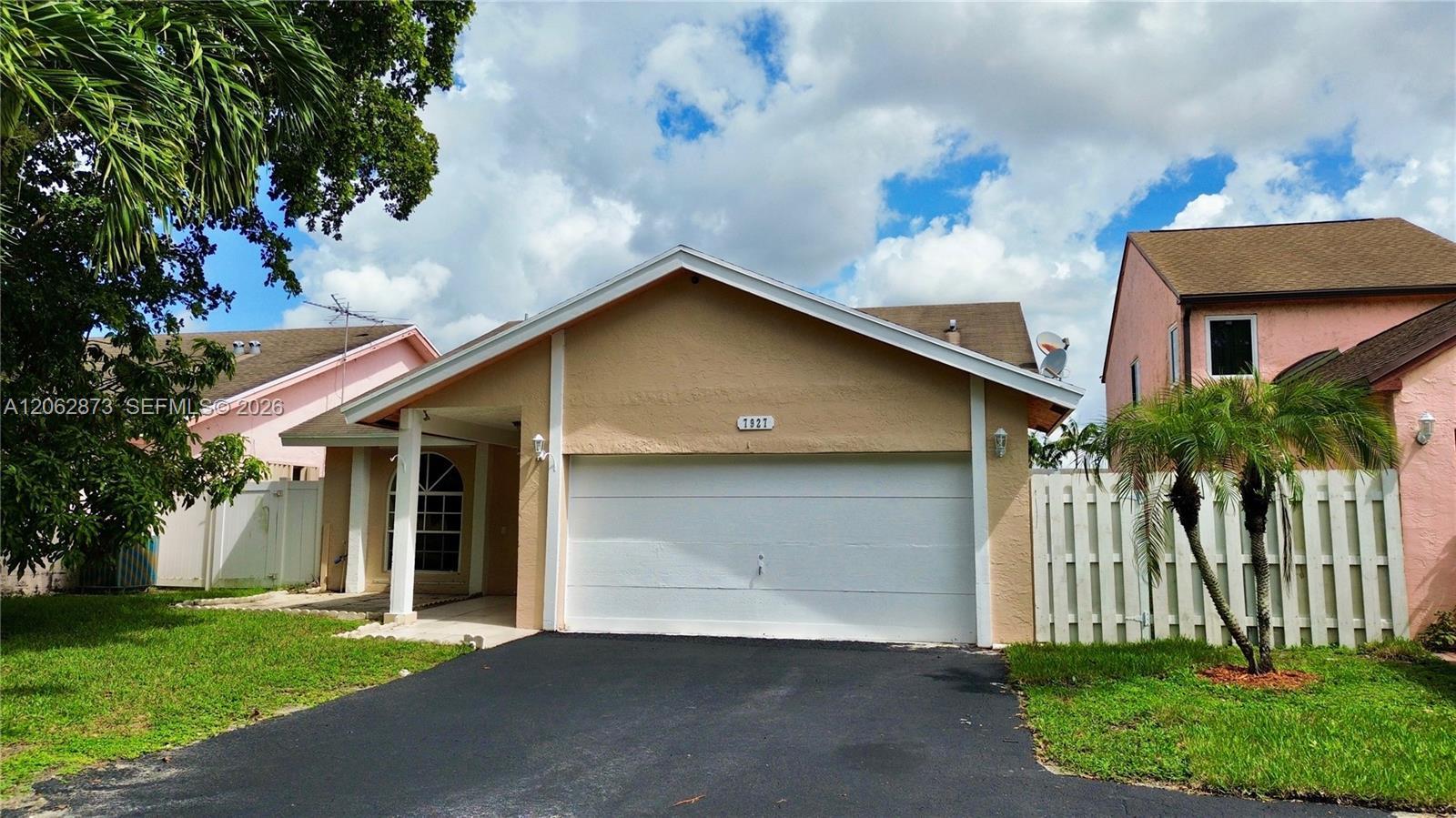 7927 NW 50th St, Lauderhill FL 33351 photo 4