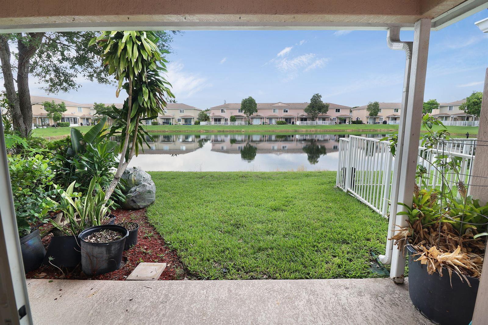 5930 ROYAL Way, Tamarac FL 33321 photo 2