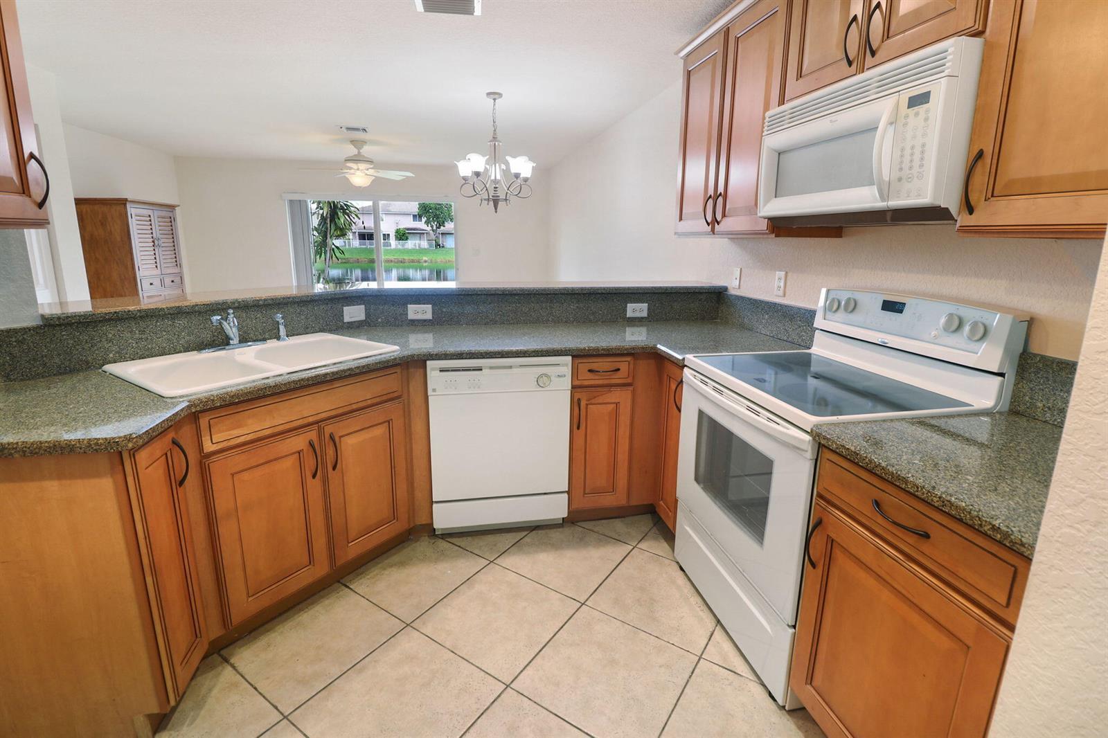5930 ROYAL Way, Tamarac FL 33321 photo 5