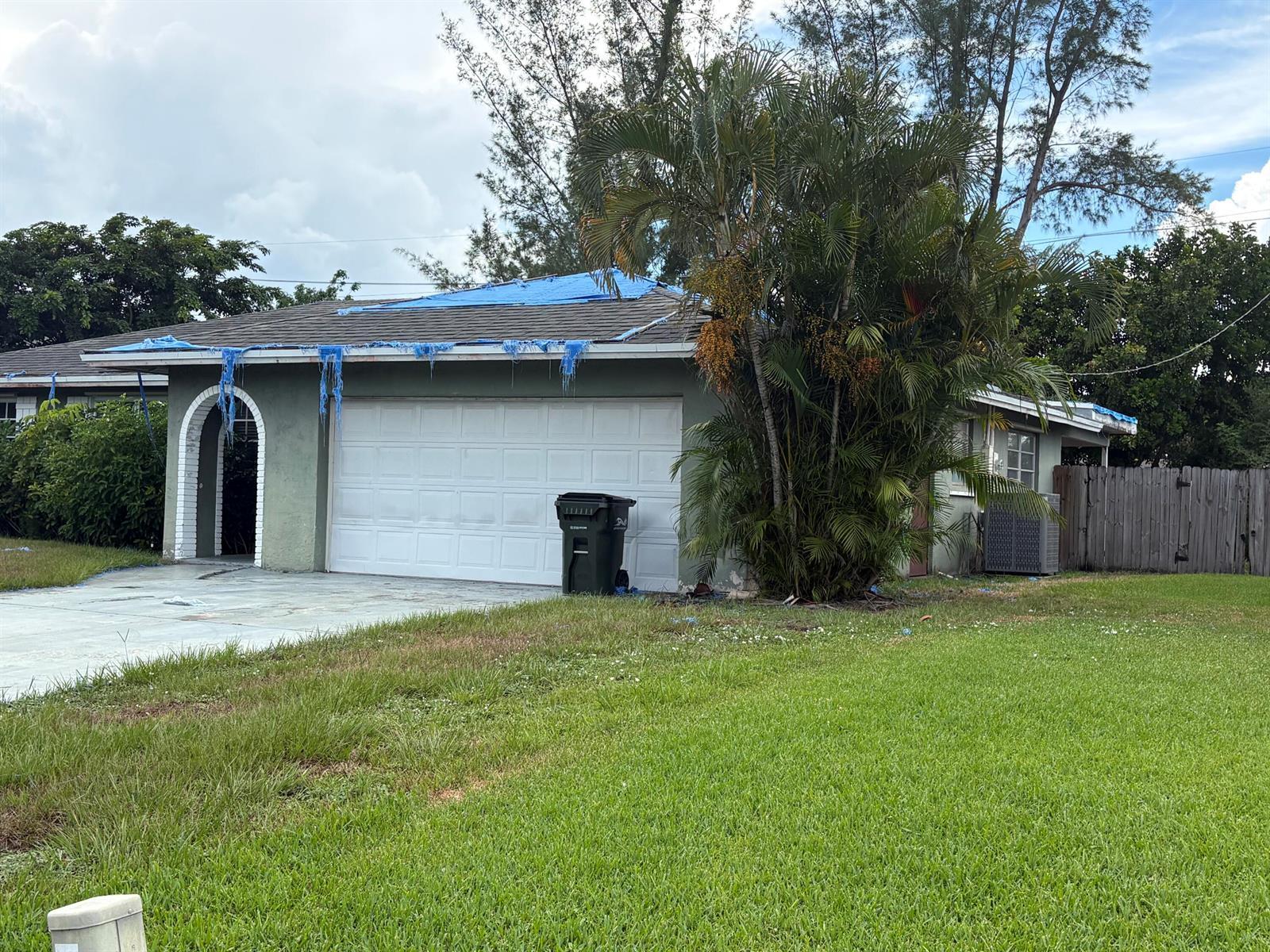 648 WEST Drive, Delray Beach FL 33445 photo 2