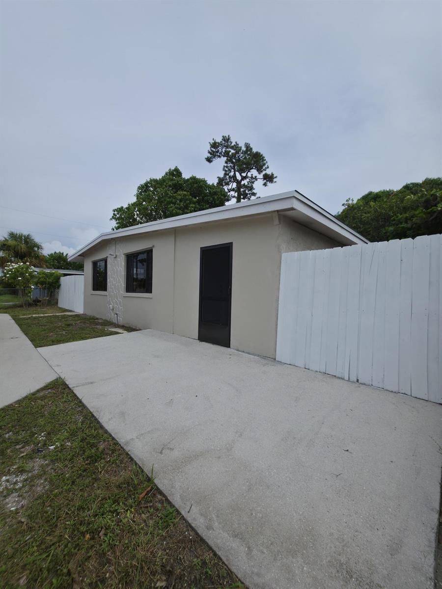 5536 PURDY Lane, West Palm Beach FL 33415 photo 2