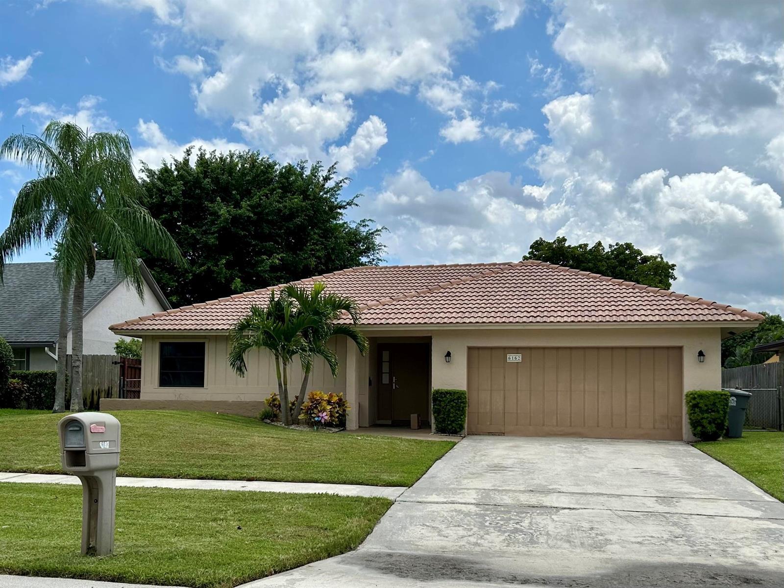 6162 AMBERWOODS Drive, Boca Raton FL 33433 photo 2