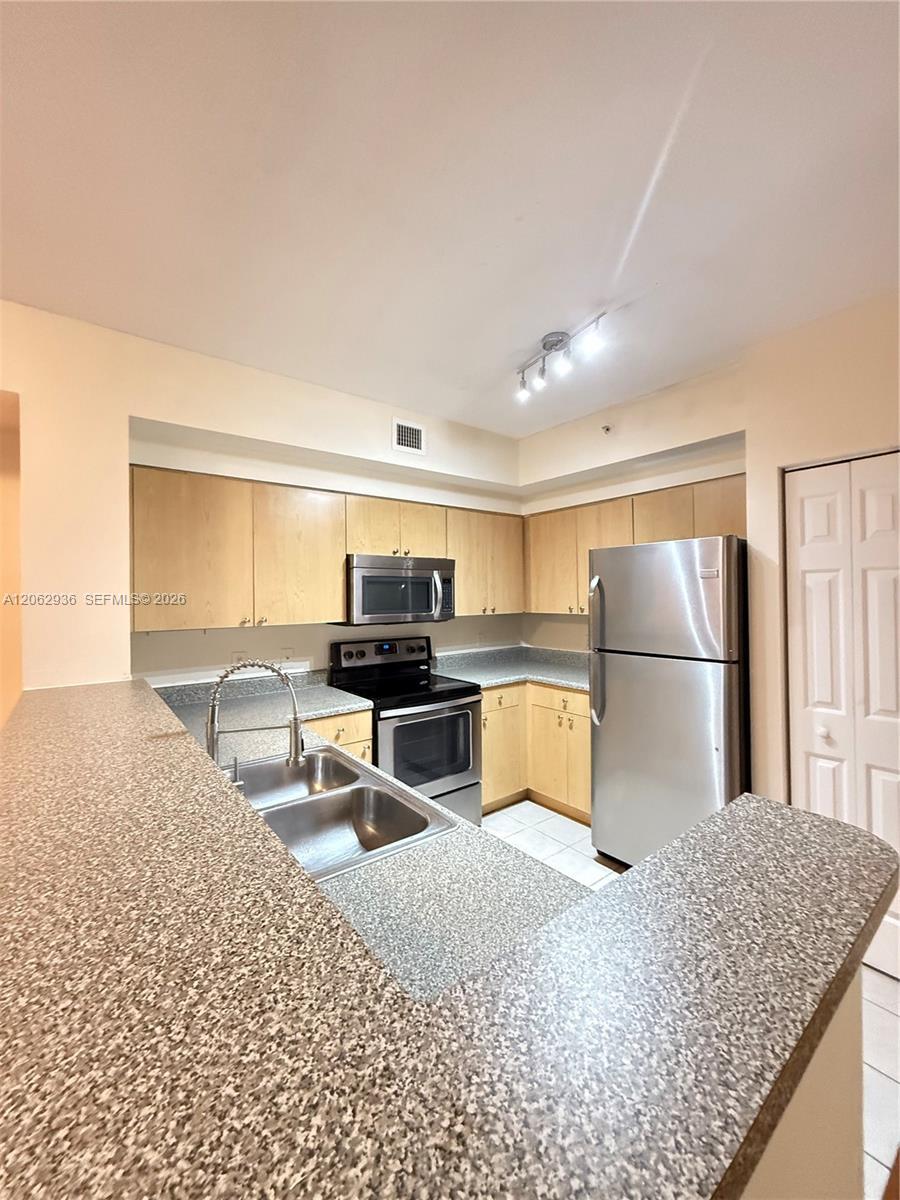 7940 N Nob Hill Rd # 204, Tamarac FL 33321 photo 3
